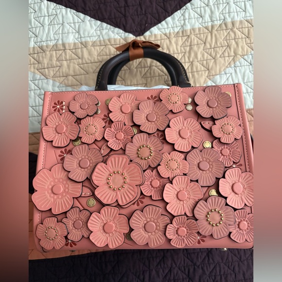 Coach Tea Rose Rogue - Picture 5 of 14